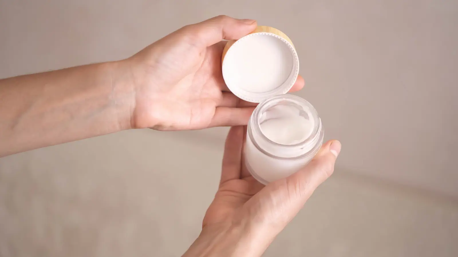 انتشر على "تيك توك".. ماذا يقول الأطباء عن شحم البقر للعناية بالبشرة؟