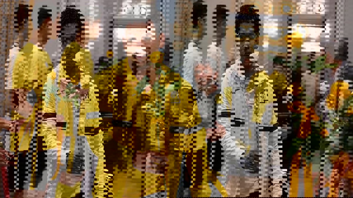 بالورود والأهازيج.. استقبال جماهيري حاشد لبعثة نادي الاتحاد السعودي في إيران (فيديو وصور)