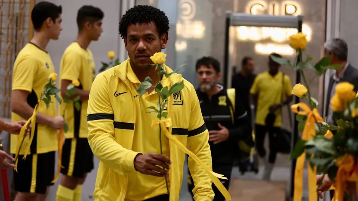 بالورود والأهازيج.. استقبال جماهيري حاشد لبعثة نادي الاتحاد السعودي في إيران (فيديو وصور)