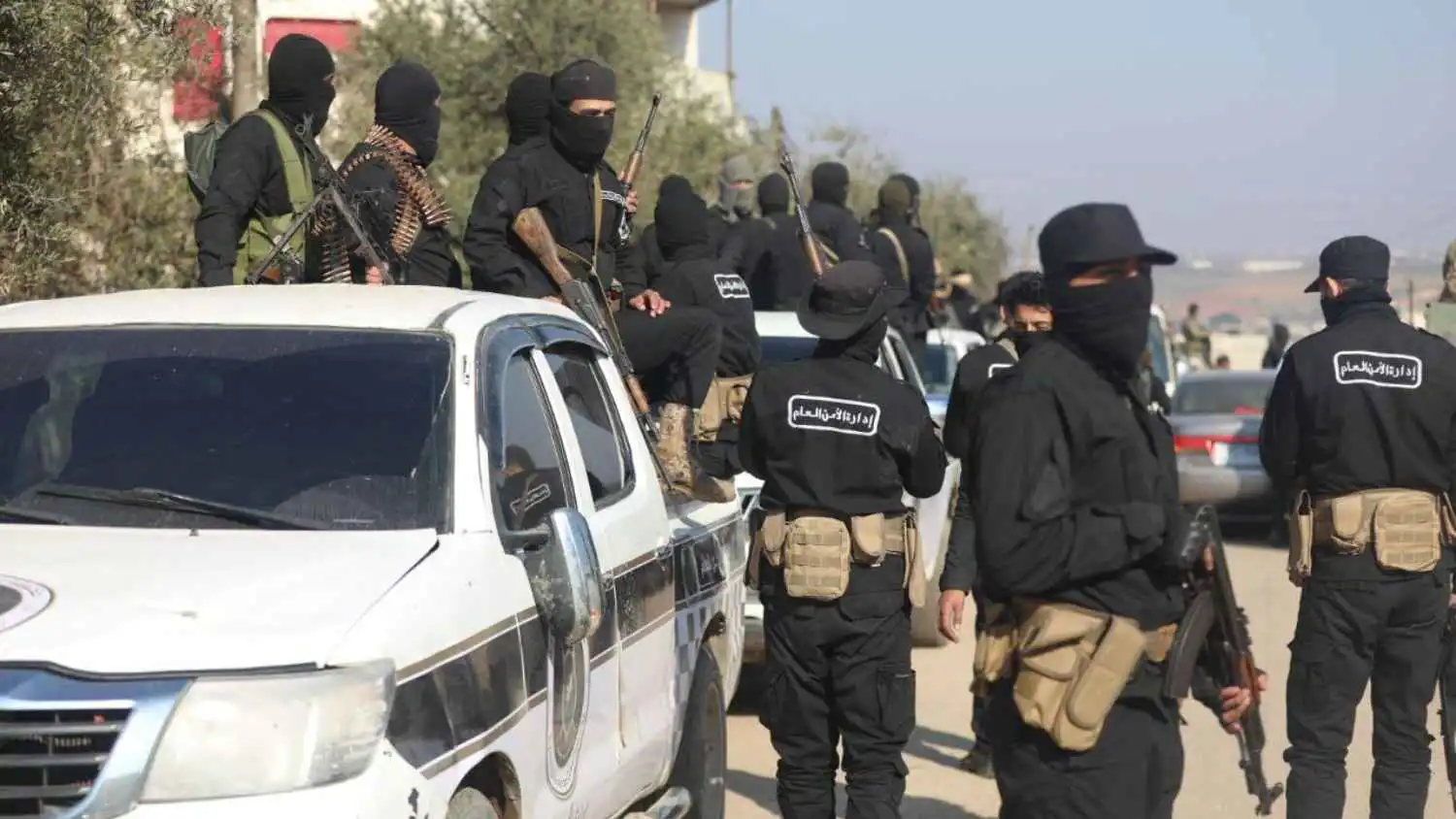 تحركات سرية وتحشيدات.. نُذر معركة جديدة في الساحل السوري