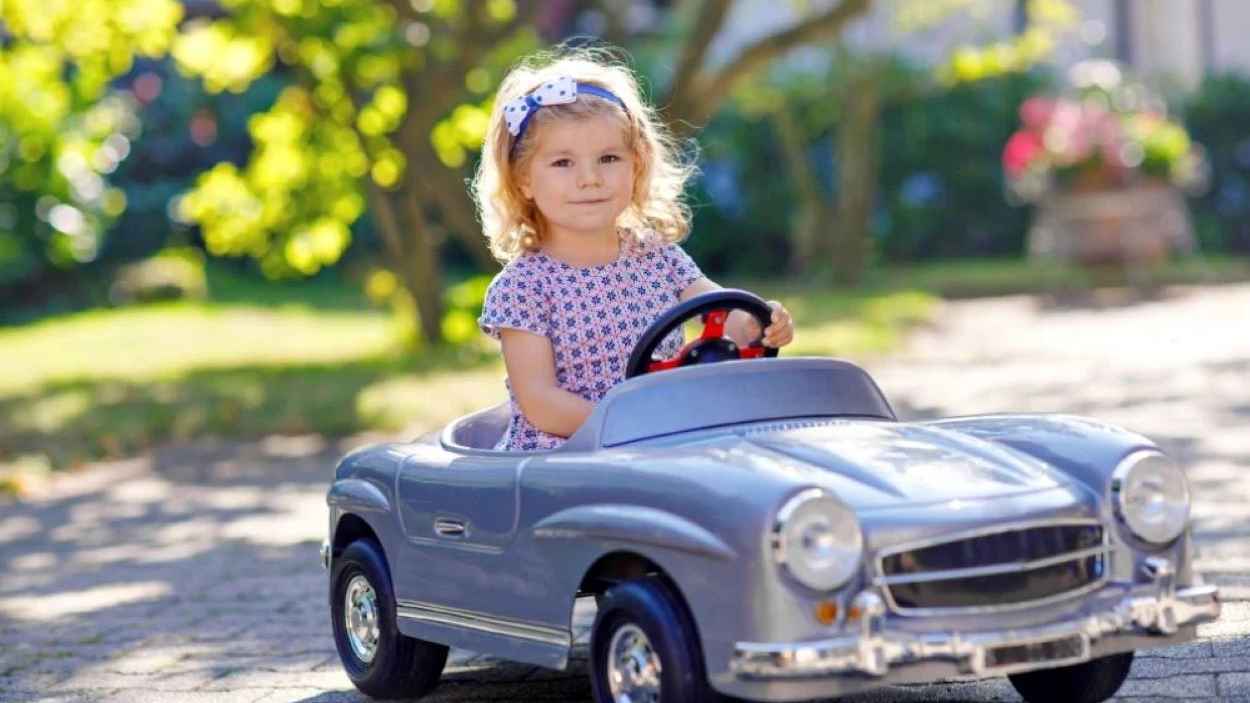 أغرب حادث مرور ضحيته سائقة سيارة عمرها عام واحد (فيديو)