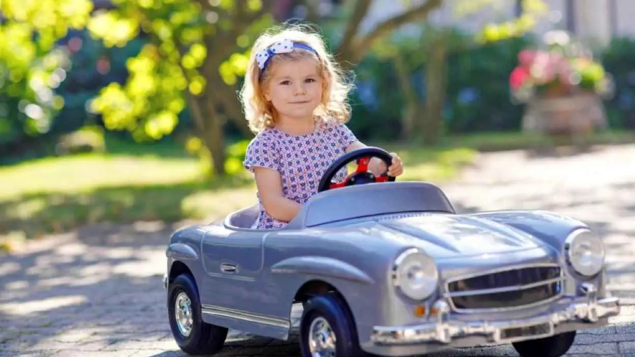 أغرب حادث مرور ضحيته سائقة سيارة عمرها عام واحد (فيديو)