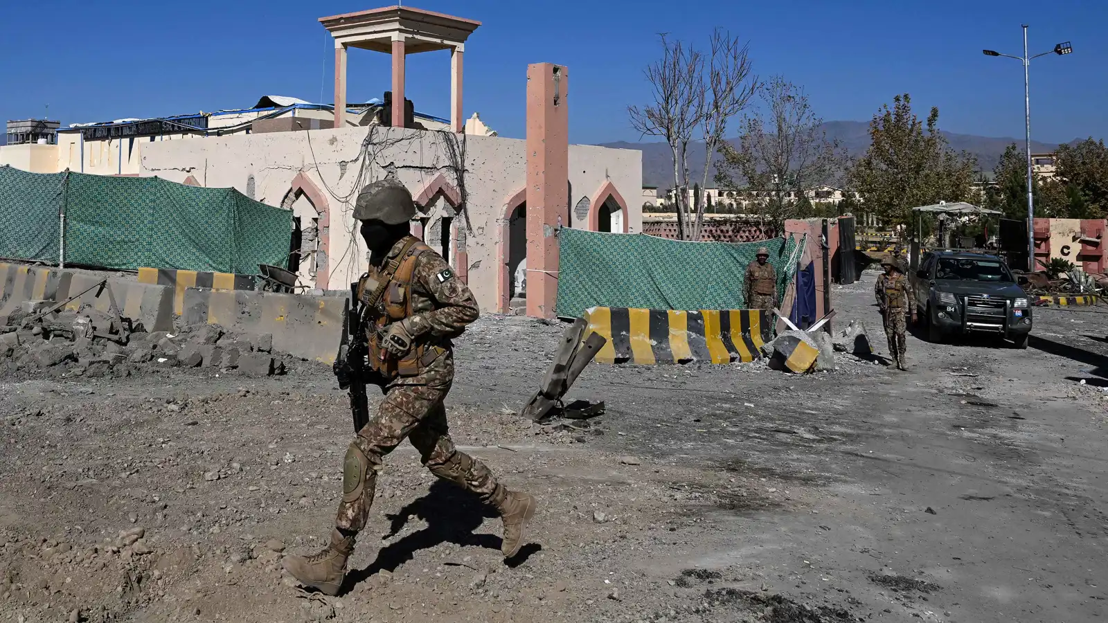 قتلى وجرحى إثر تبادل إطلاق النار على الحدود الأفغانية الباكستانية (فيديو)