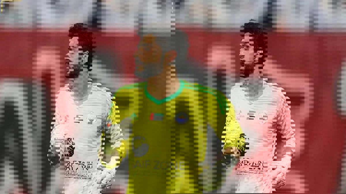 شاهد.. علي الحوسني حارس عجمان يحرم خالد باوزير لاعب الظفرة من هدف رائع (فيديو)