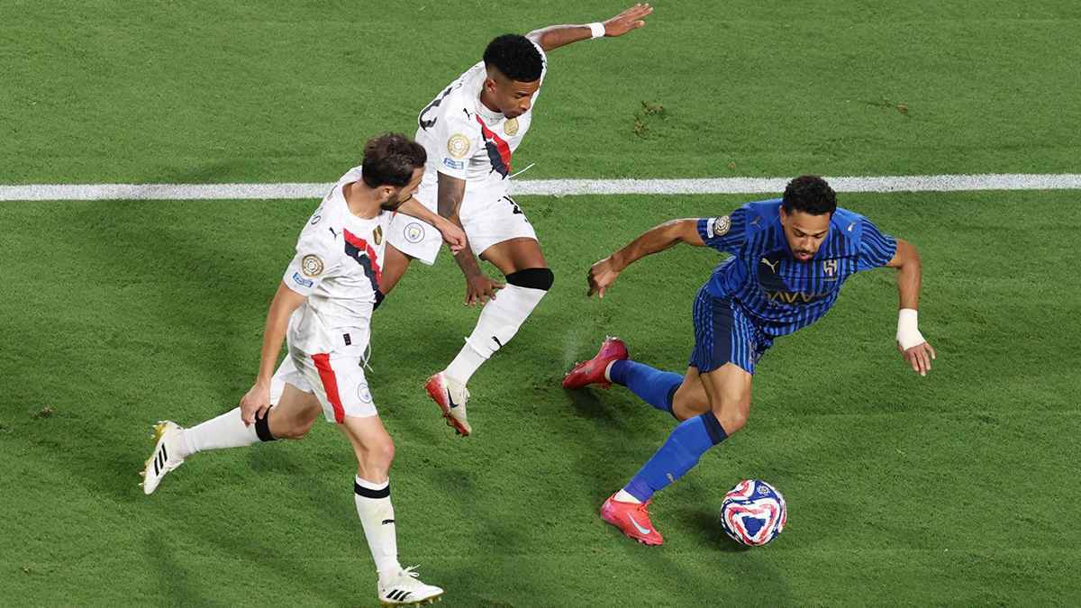 الهلال يوافق على رحيل نجمه إلى الشباب السعودي