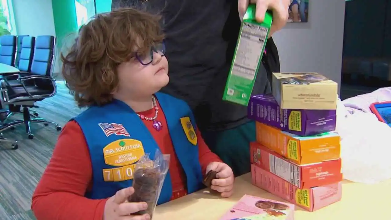 "بطلة الـ sales الصغيرة".. كيف باعت طفلة عشرات الآلاف من علب البسكويت؟