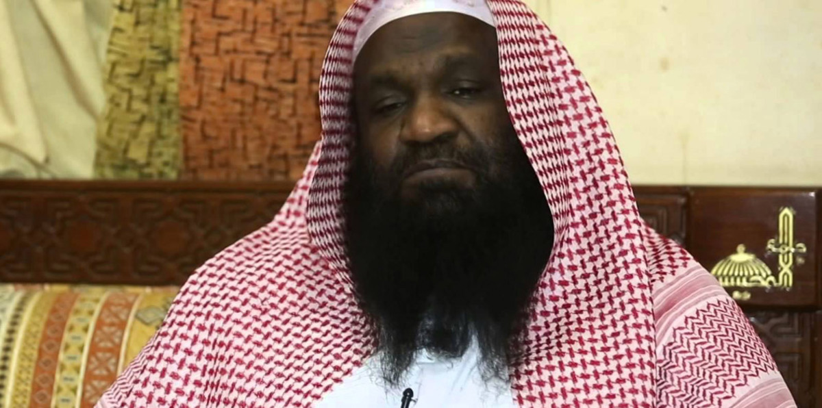 الداعية السعودي عادل الكلباني يلدغ ناشطًا قطريًا برد لاذع: اتصل بتميم