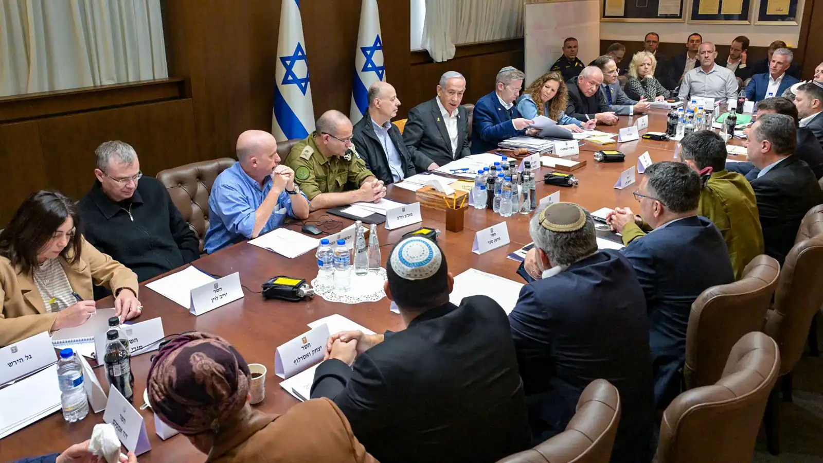 إعلام إيراني: استهداف عضو بارز بالمجلس الوزاري الأمني الإسرائيلي