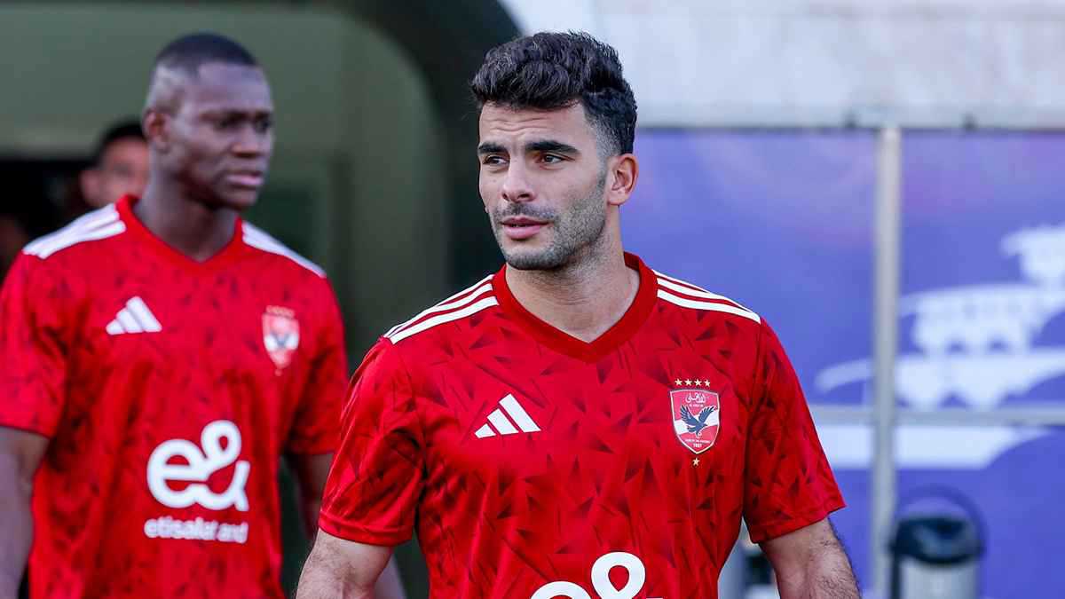"مستواك أقل من الزمالك".. ماذا دار بين زيزو و"مديره" في الأهلي المصري؟