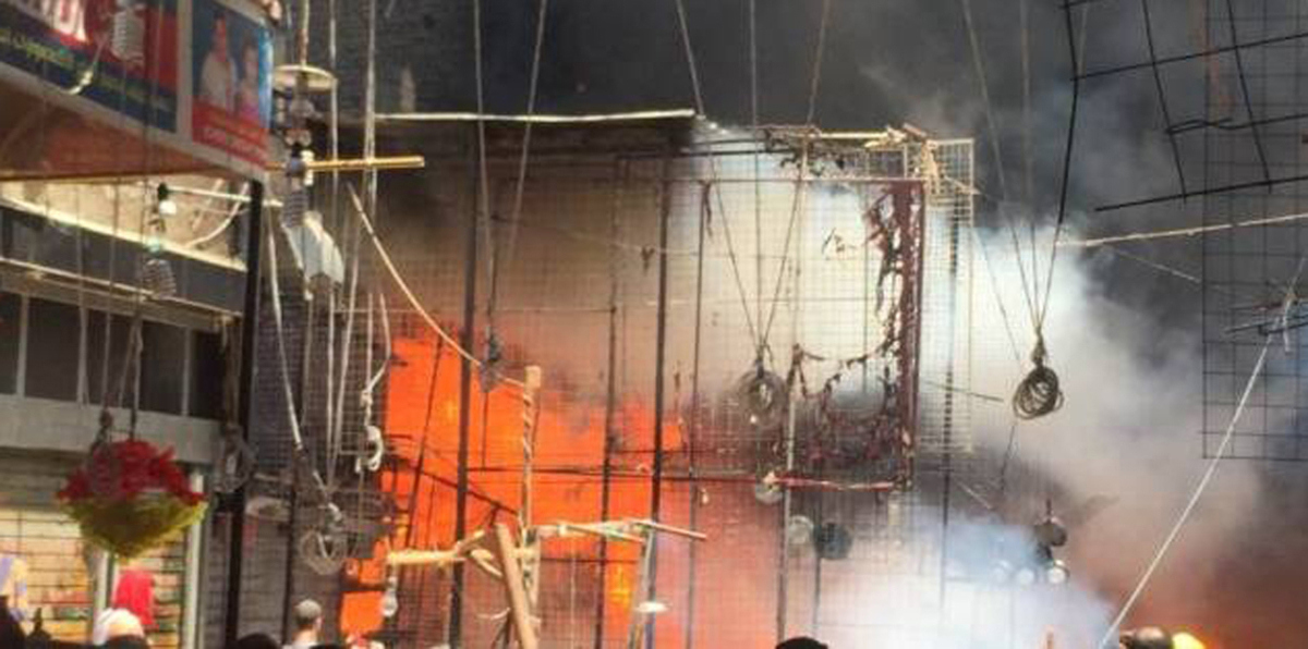 شاهد بالصور.. حريق يلتهم سوقًا وسط القاهرة