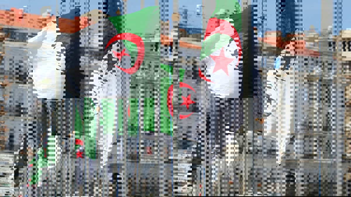 بدء أول مناظرة انتخابية بين 5 مرشحين لرئاسة الجزائر