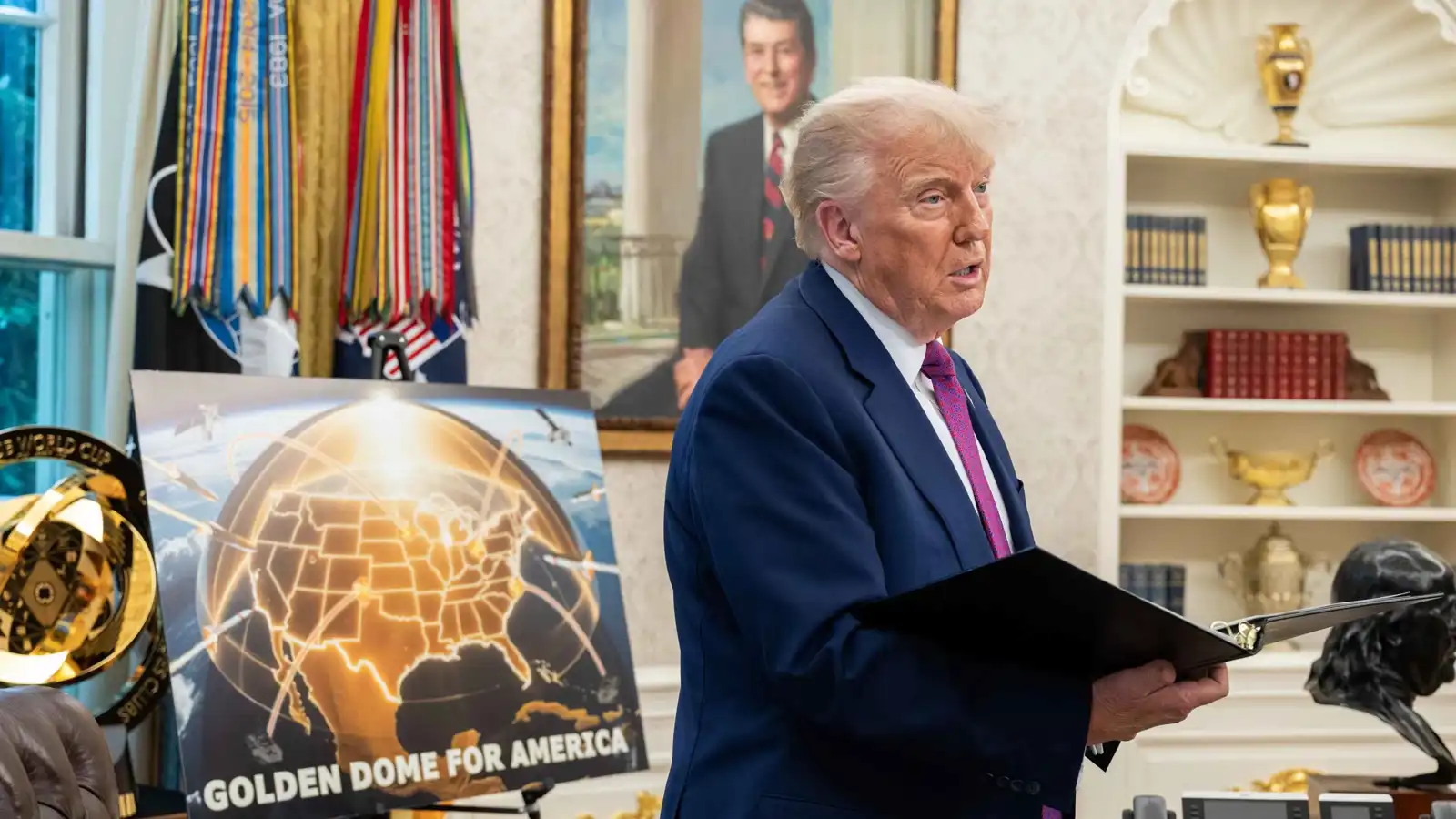 10 أعوام وتريليون دولار.. شكوك "تشغيلية" تهدد بانهيار قبة ترامب الذهبية