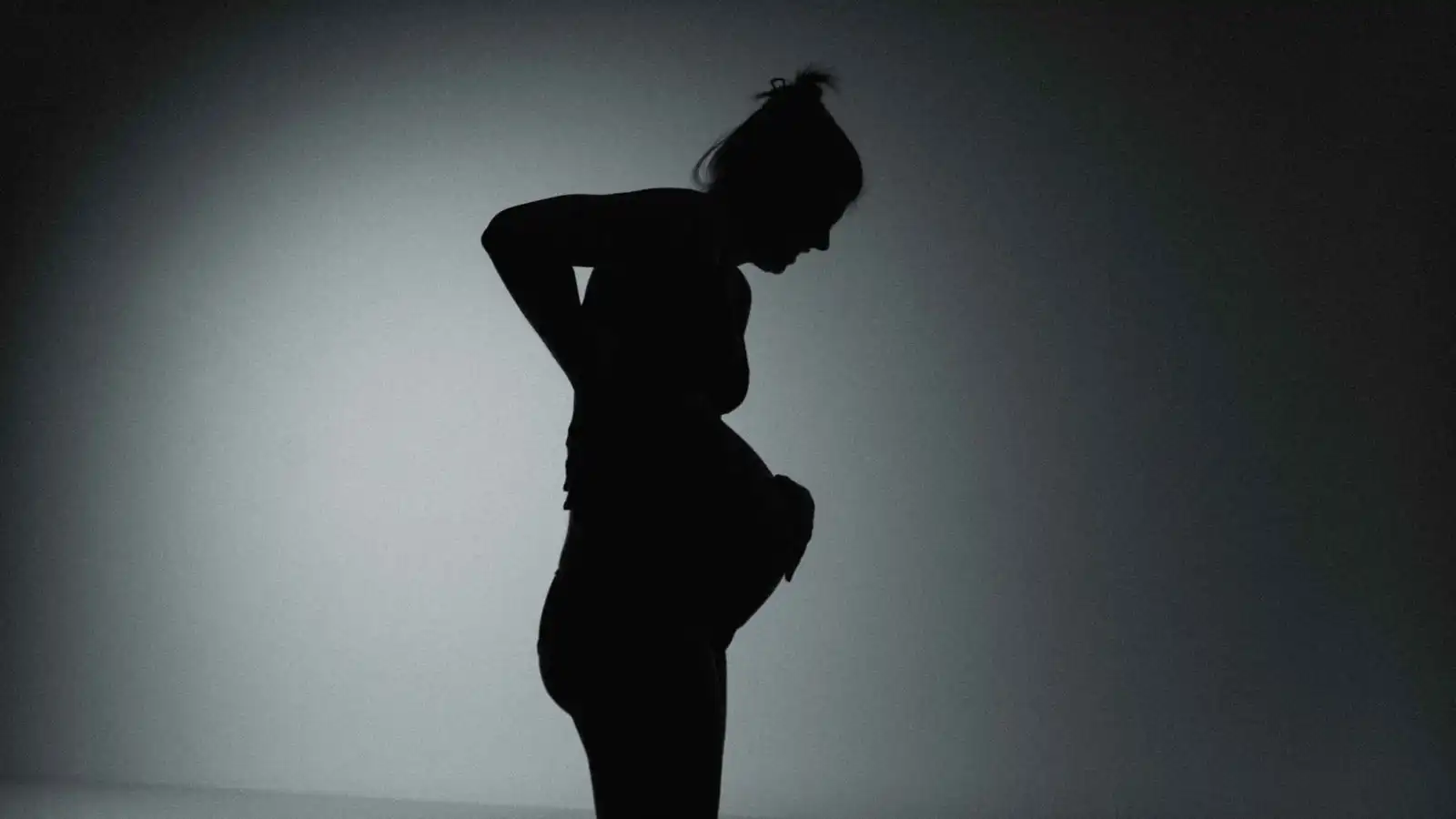 بعد وفاة أم وطفلتها.. الأطباء يحذرون من مخاطر الولادة المنزلية