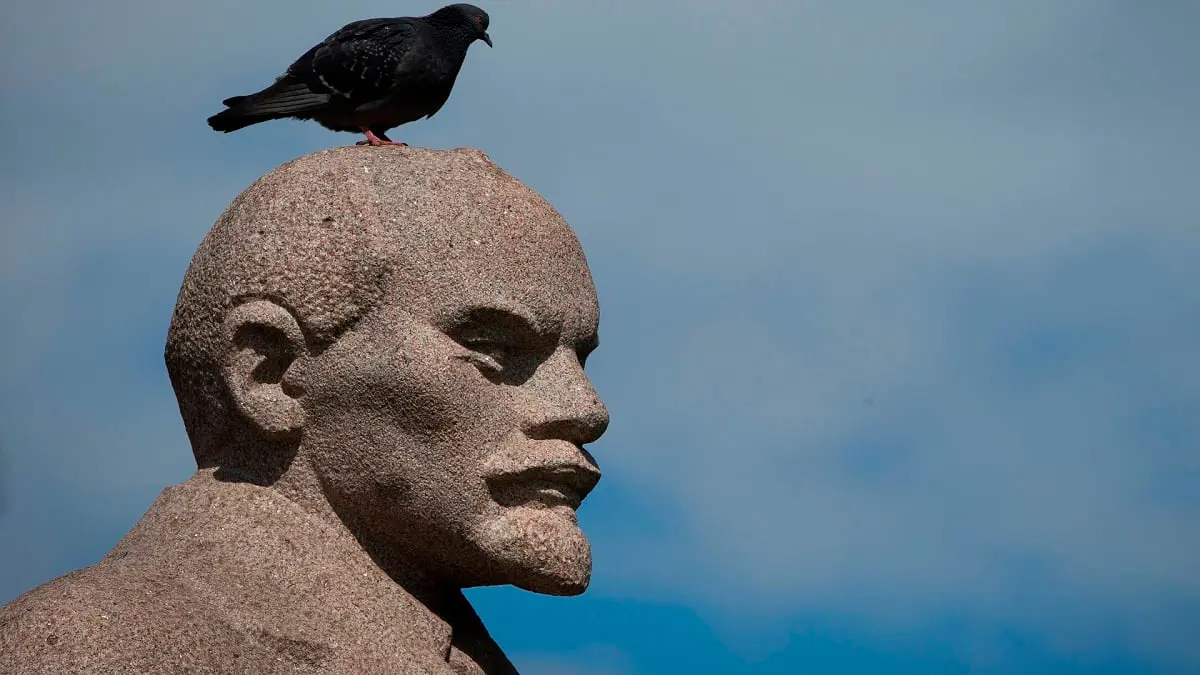 في زمن إزالة التماثيل .. كيف تسلل لينين إلى غرب ألمانيا؟