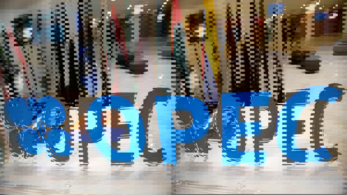 "أوبك" تتجه لخفض الإنتاج مع تضرر الأسعار والطلب بسبب كورونا