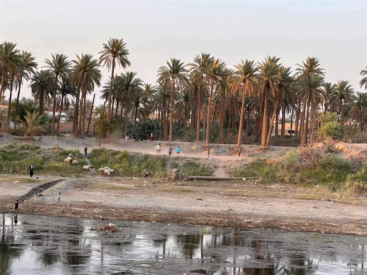 جفاف أحد فروع نهر الفرات في العراق
