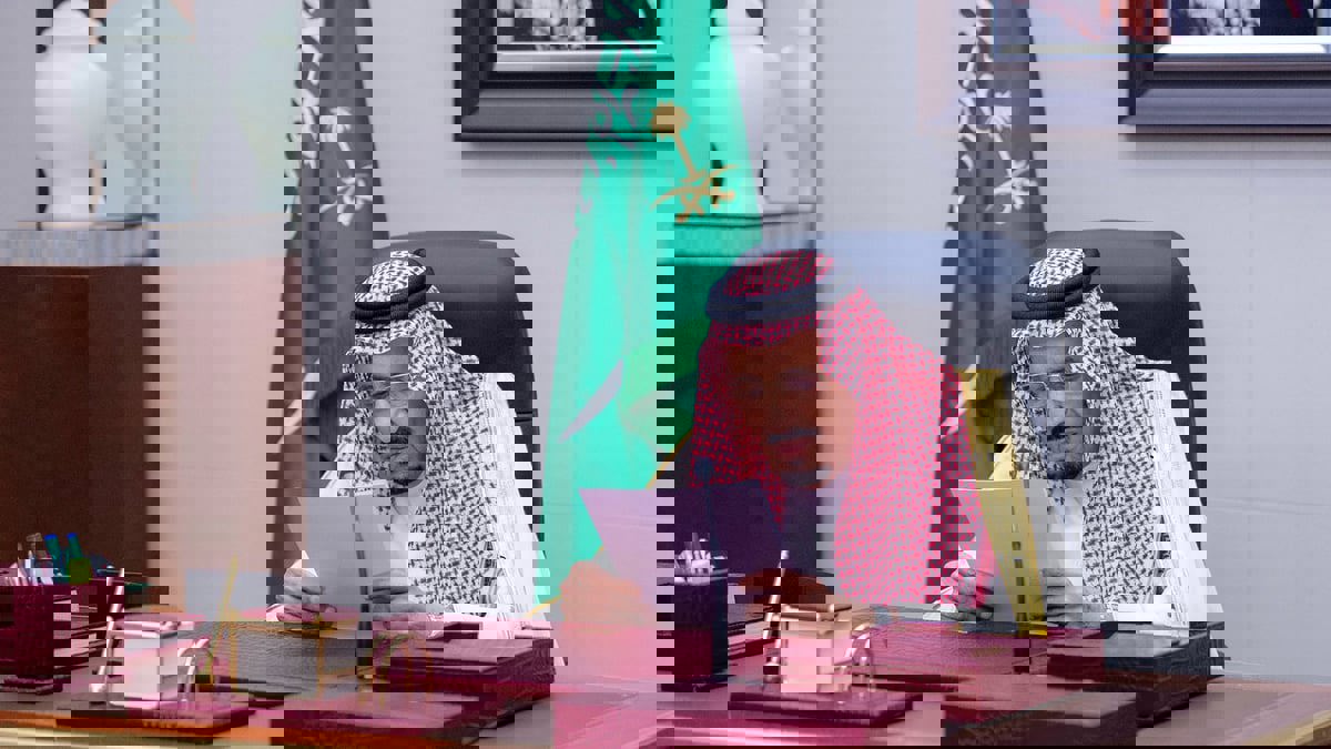 الملك سلمان يهنئ الحجاج والعالم بعودة الحشود الكبيرة للحرم المكي