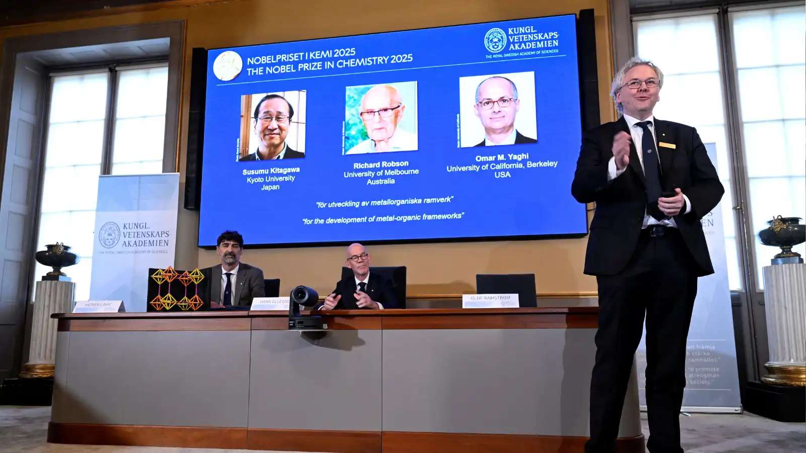 الفائزون الثلاثة