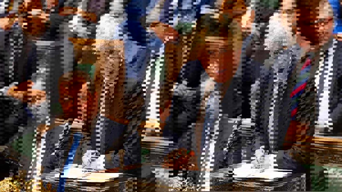 "لوموند": أحداث أفغانستان تعمّق عزلة بريطانيا وتنهي العلاقة بين واشنطن ولندن