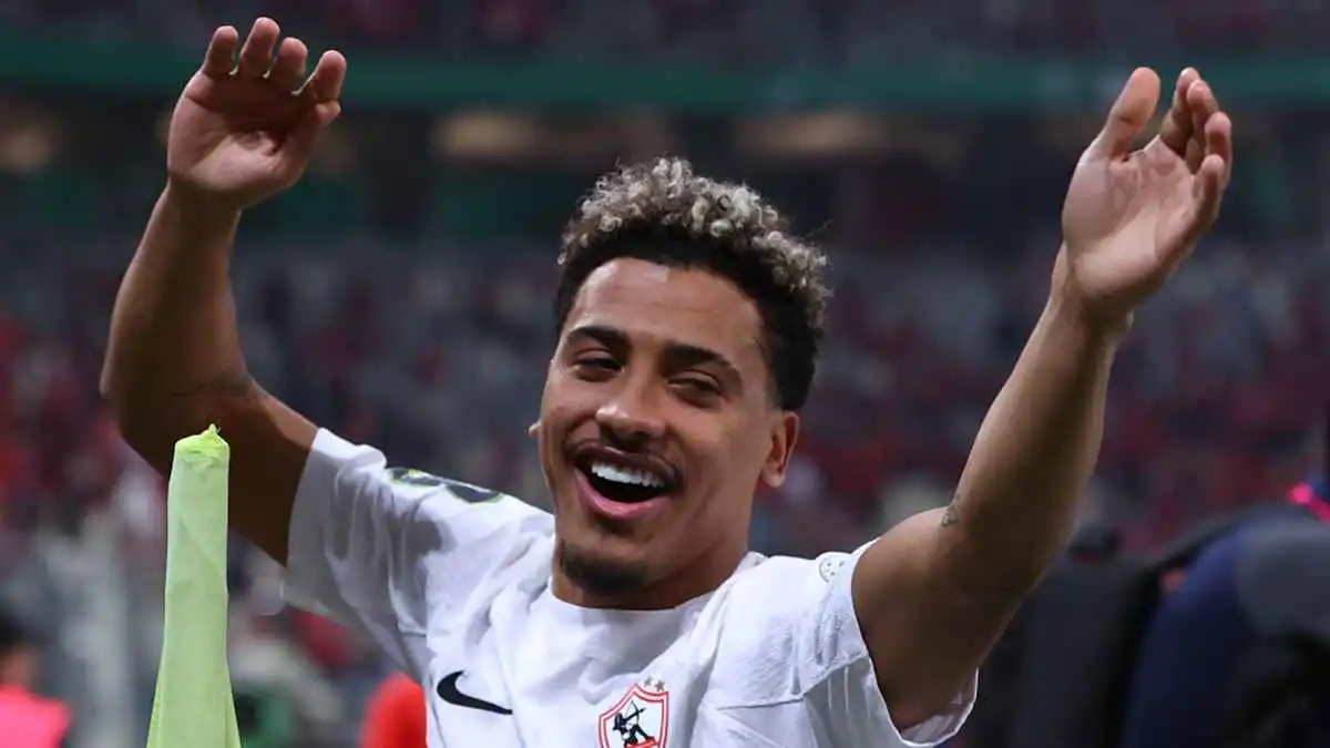 بعد الوصول للقاهرة.. تصرف لافت من بيزيرا تجاه شباب الزمالك أمام الأهلي (صورة)