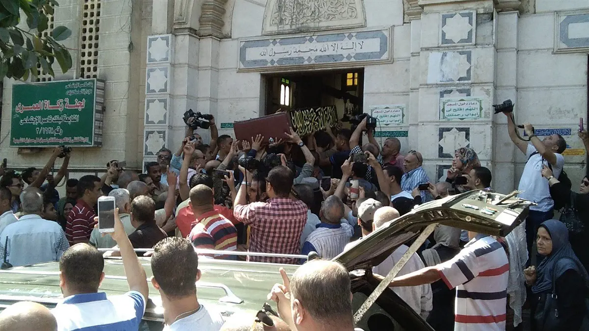 هنا الزاهد وأحمد فهمي في مقدمة مشيعي طلعت زكريا (فيديو وصور)‎‎