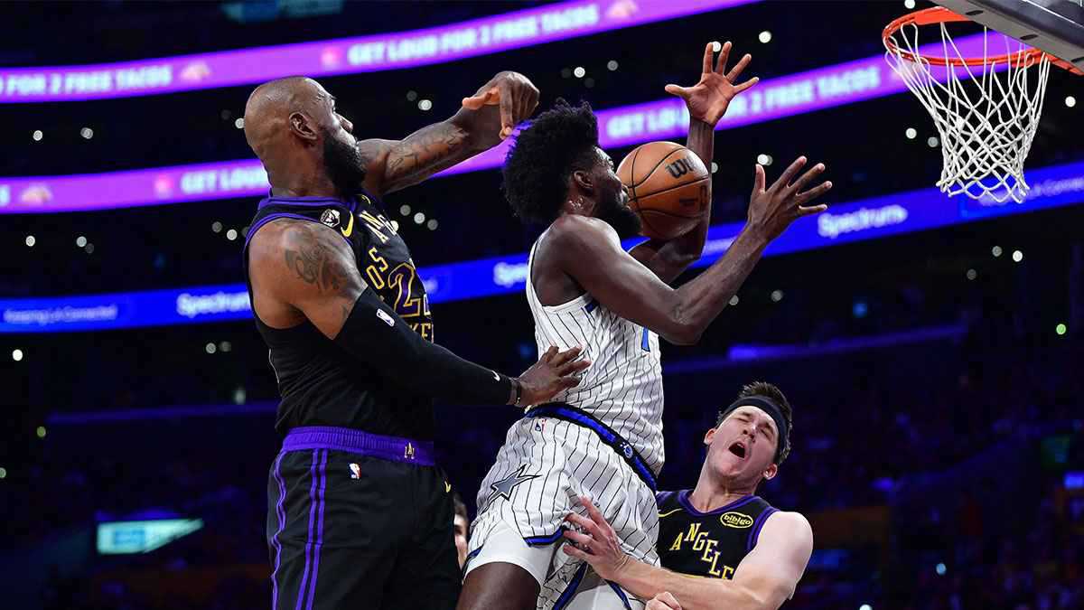 NBA.. ماجيك يهزم ليكرز وليبرون جيمس يهدر الفوز في الرمية الأخيرة 
