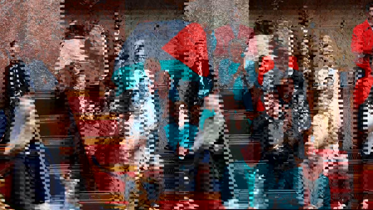 جلبة في البرلمان الفرنسي.. ابتكار طريقة فريدة لرفع العلم الفلسطيني (فيديو)
