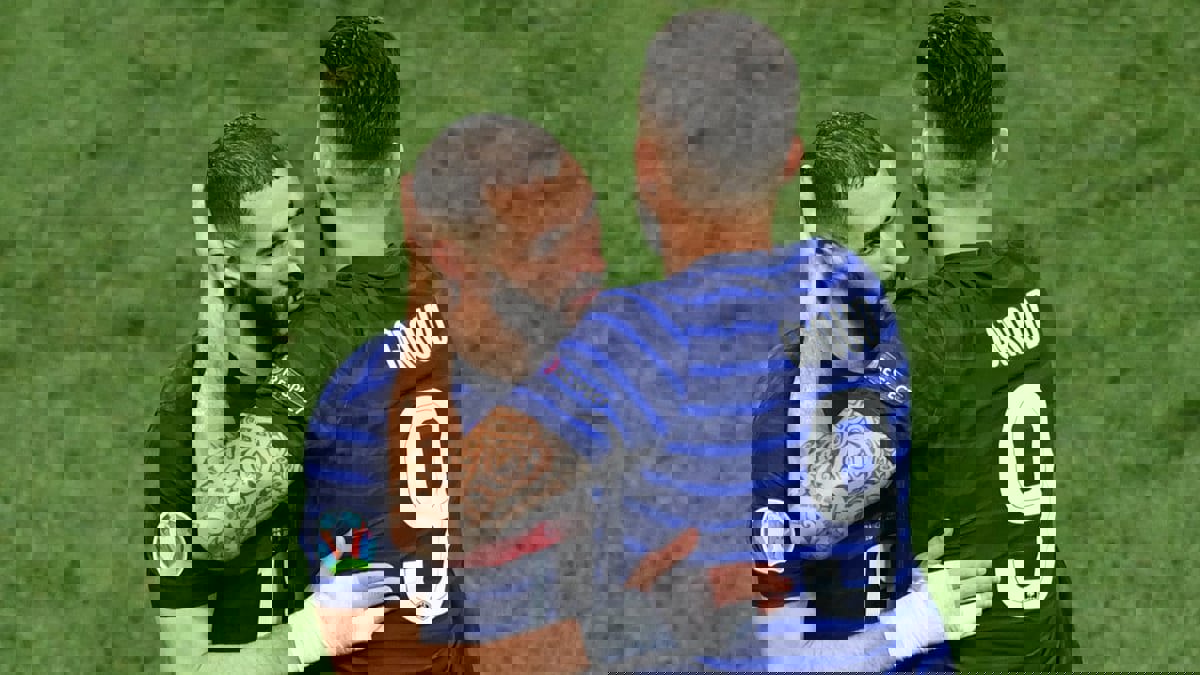 أوليفييه جيرو: عودة كريم بنزيما لمنتخب فرنسا خلقت خللا تكتيكيا