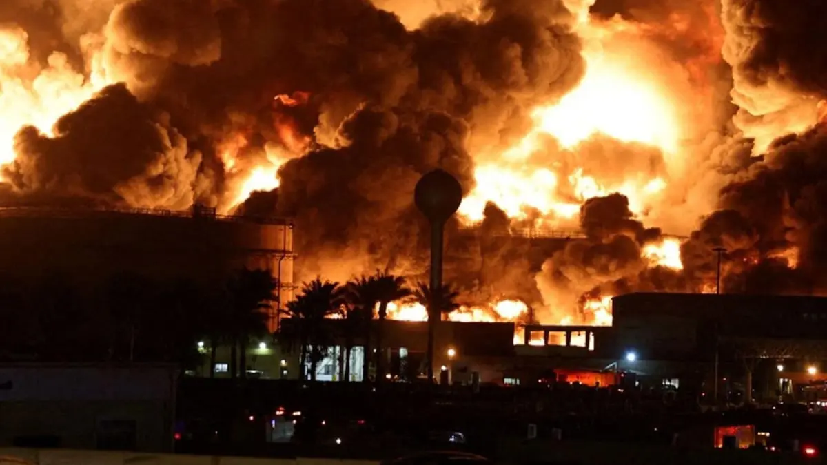 اليمن.. حريق هائل بمحطة وقود في المهرة