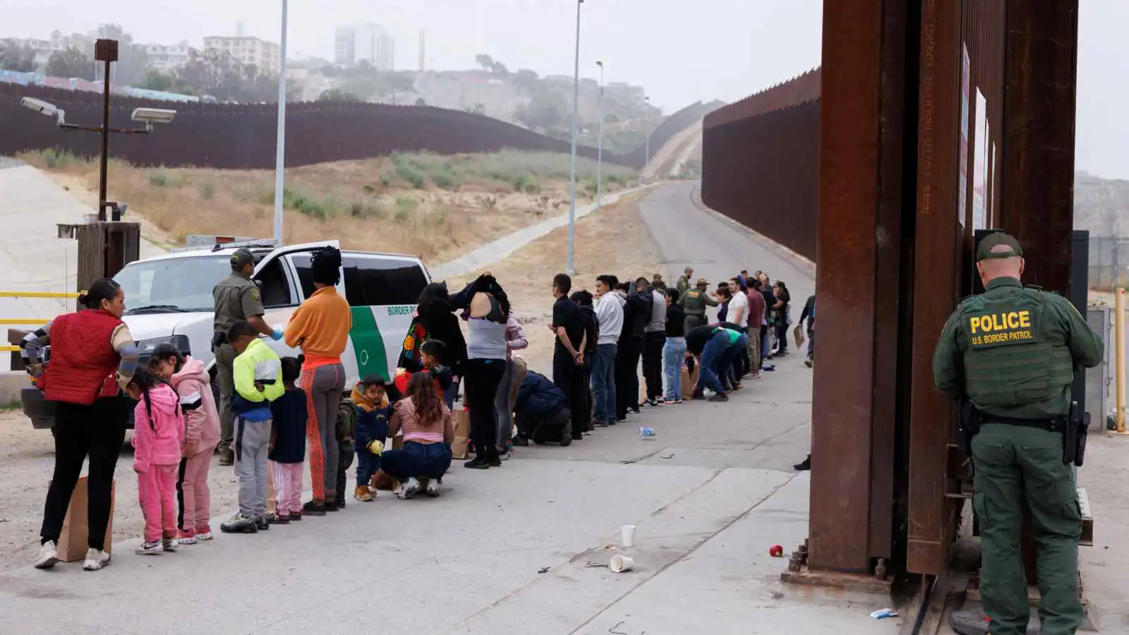 الأمريكيون يتراجعون عن دعم ترحيل المهاجرين غير النظاميين