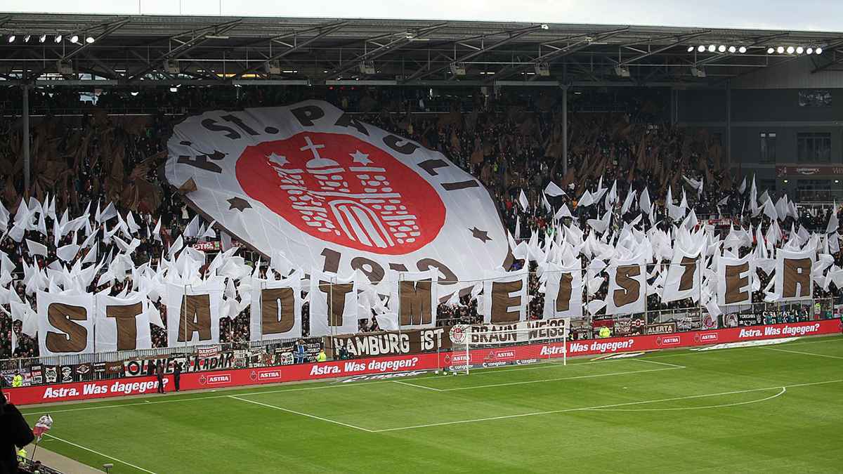 بسبب "إكس".. أندية الدوري الألماني تتحد ضد إيلون ماسك