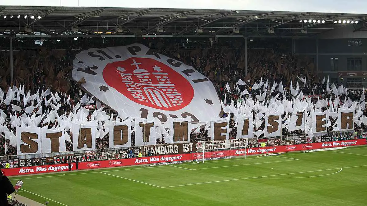 بسبب "إكس".. أندية الدوري الألماني تتحد ضد إيلون ماسك