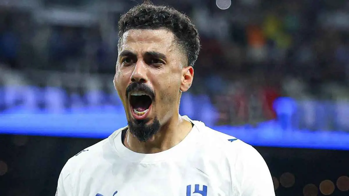 تفسير "نادي ثاني" لا يهمني.. تصريحات نارية من علي لاجامي عن"دعاء والديه" (فيديو)