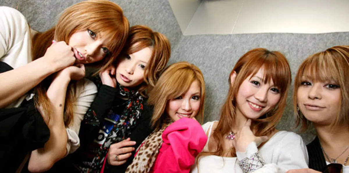 معرض يلقي الضوء على دعارة الأطفال في اليابان