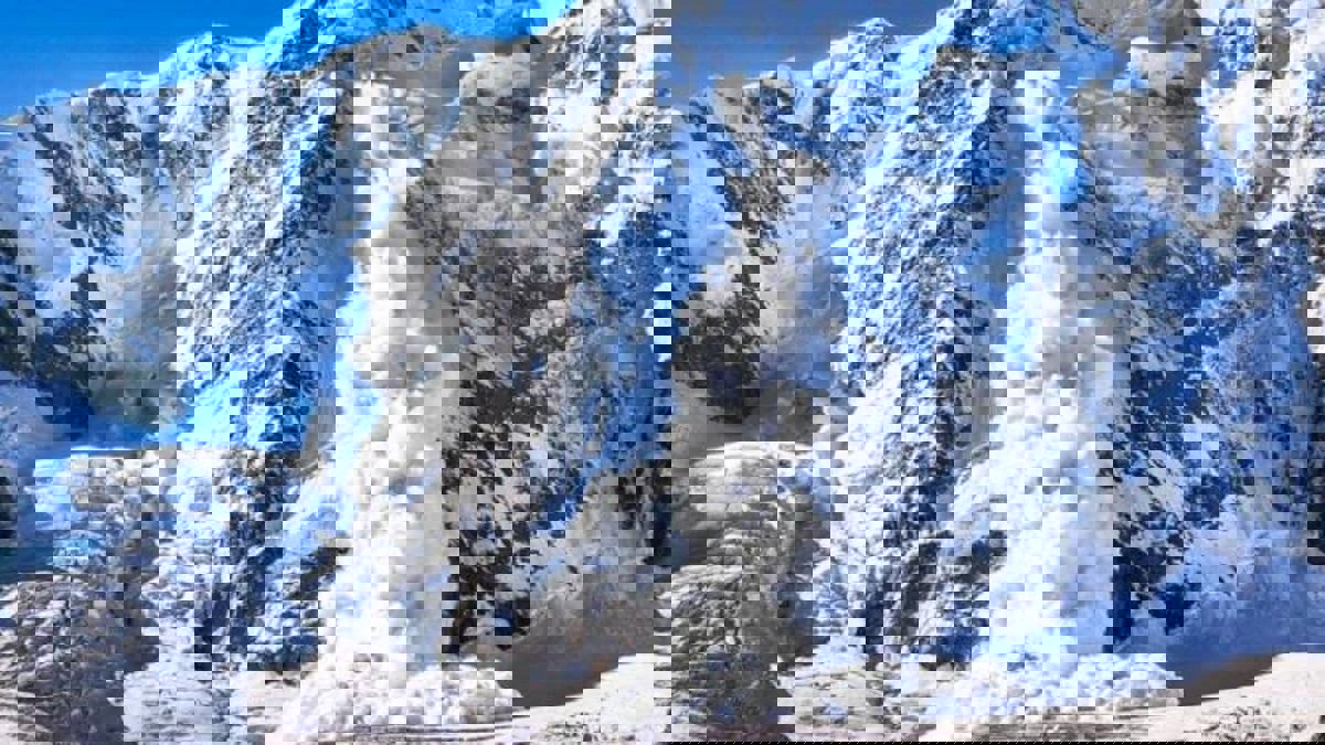 وفاة 5 إيرانيين في انهيار جليدي على الحدود مع تركيا