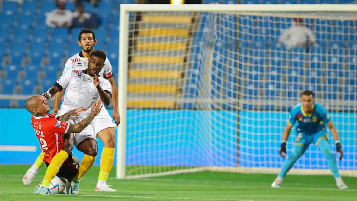 وليد الفراج يكشف طبيعة إصابة أحمد شراحيلي