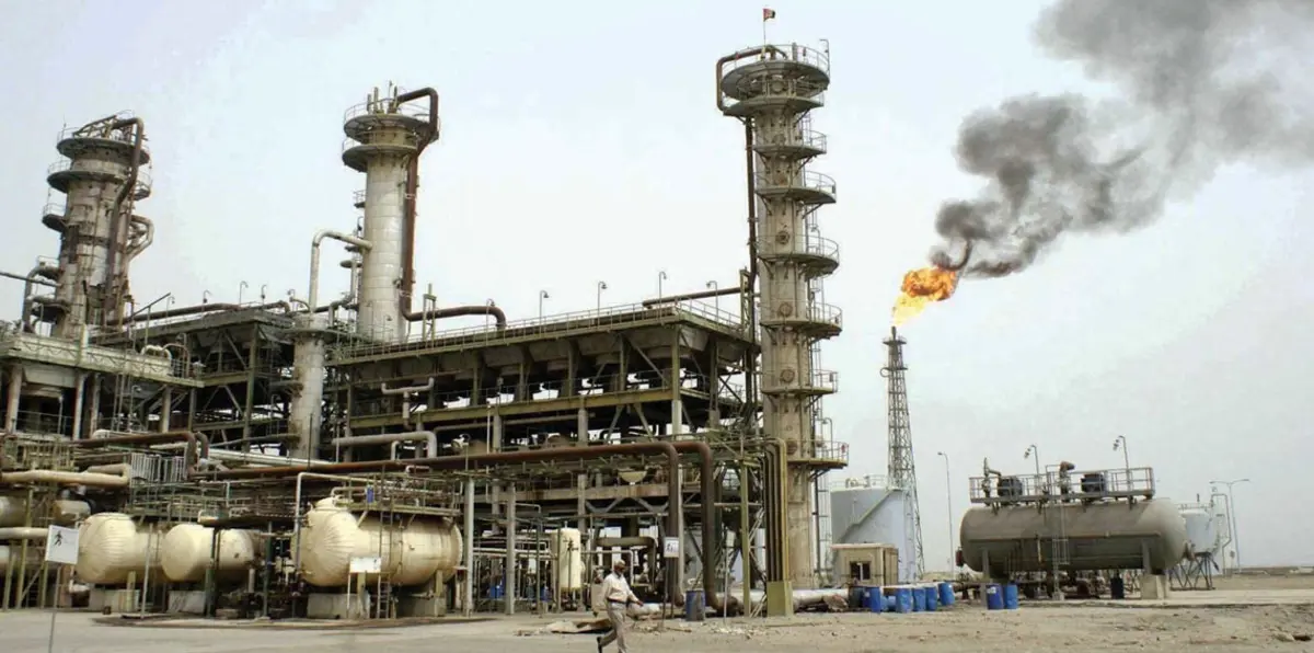 توتر في أسواق النفط وسط تعطيلات وسياسة أوبك والنزاعات التجارية