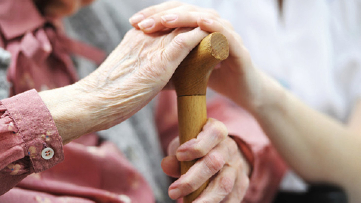 السعودية.. أماكن ومواعيد محددة لتسوق كبار السن لحمايتهم من كورونا