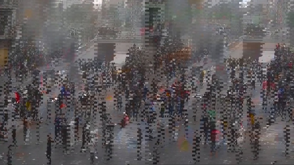 العراق.. قتيلان و67 جريحًا و 109 حالات اختناق باحتجاجات بغداد  