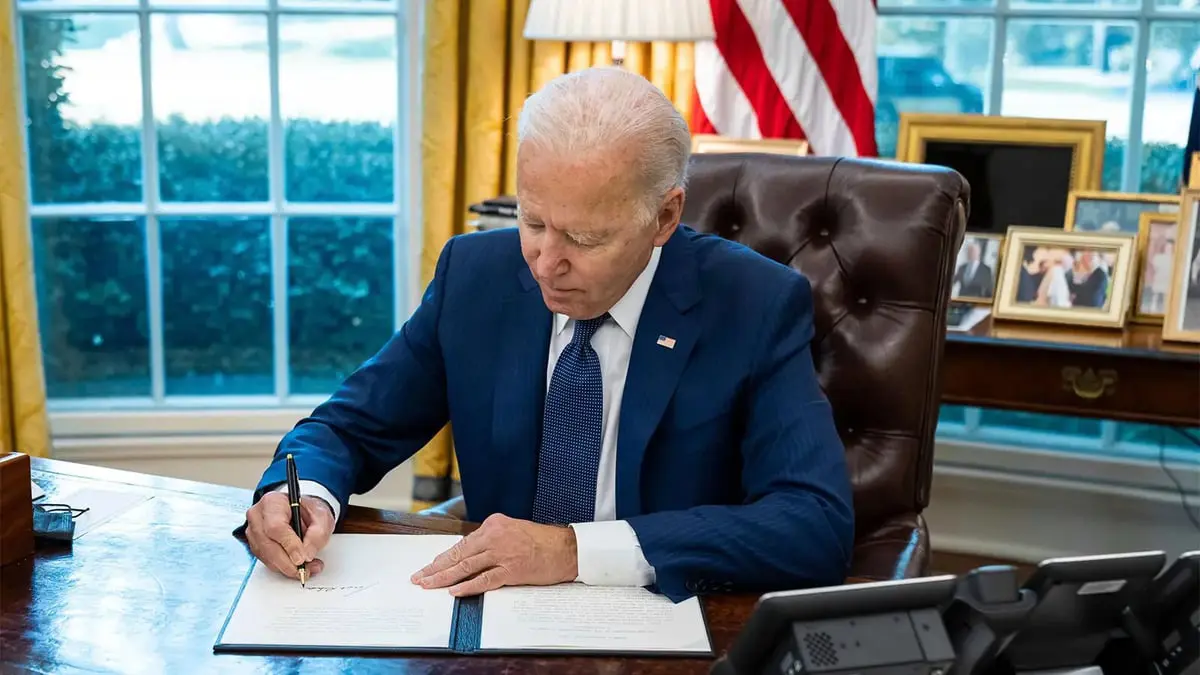 بايدن يوقع مرسوما يشمل "ضمانات" لنقل المعلومات الشخصية من الاتحاد الأوروبي