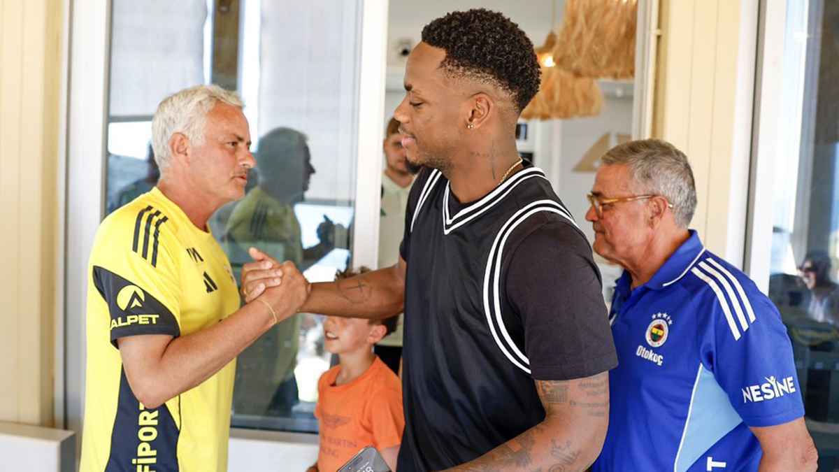 رد مثير من فنربخشة بعد هجوم مورينيو على جون دوران (صور)