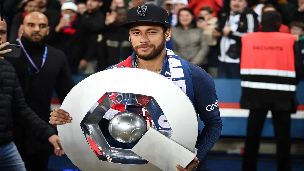 صحيفة لوموند: أمير قطر يرفض تفريط باريس سان جيرمان في نيمار