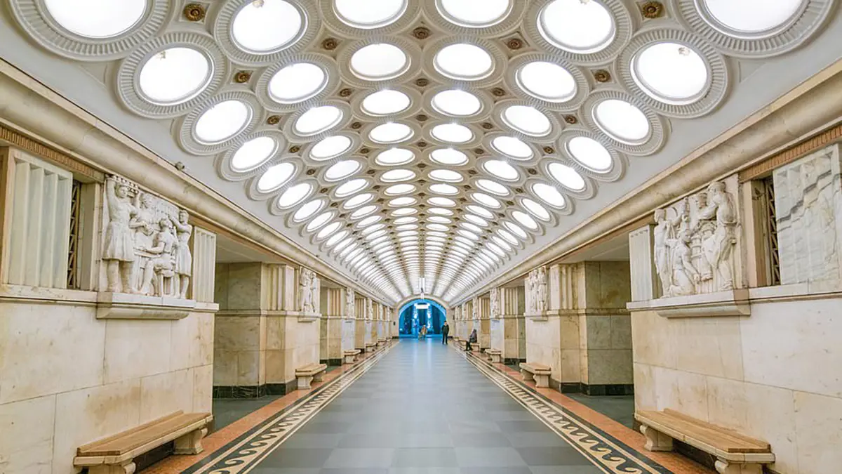 متاحف تحت الأرض.. شاهد أجمل محطات مترو الأنفاق في موسكو (صور)