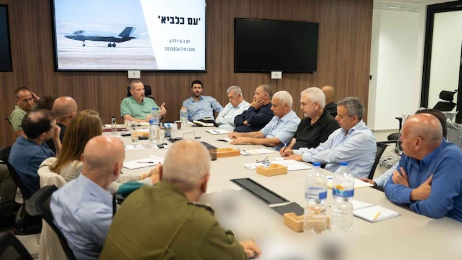 مناقشات طارئة بوزارة الدفاع الإسرائيلية لتسريع وتيرة إنتاج الأسلحة الحيوية