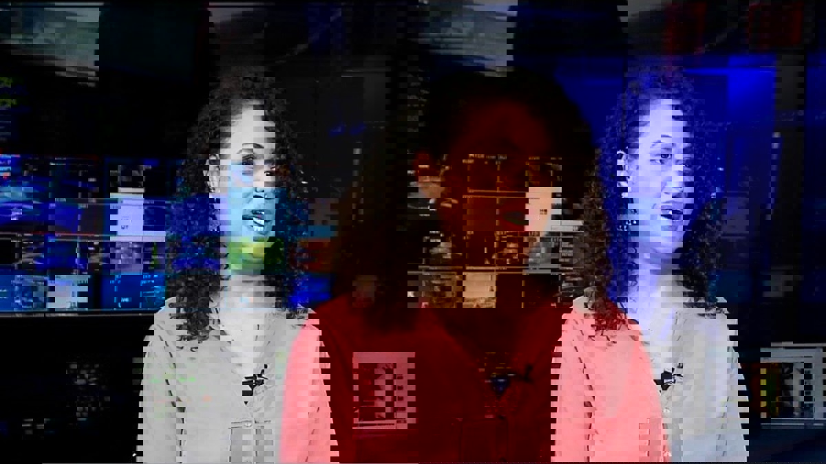 "عن الضحك والغيتار البرتقالي والحرب" ديوان جديد للشاعرة رجاء غانم