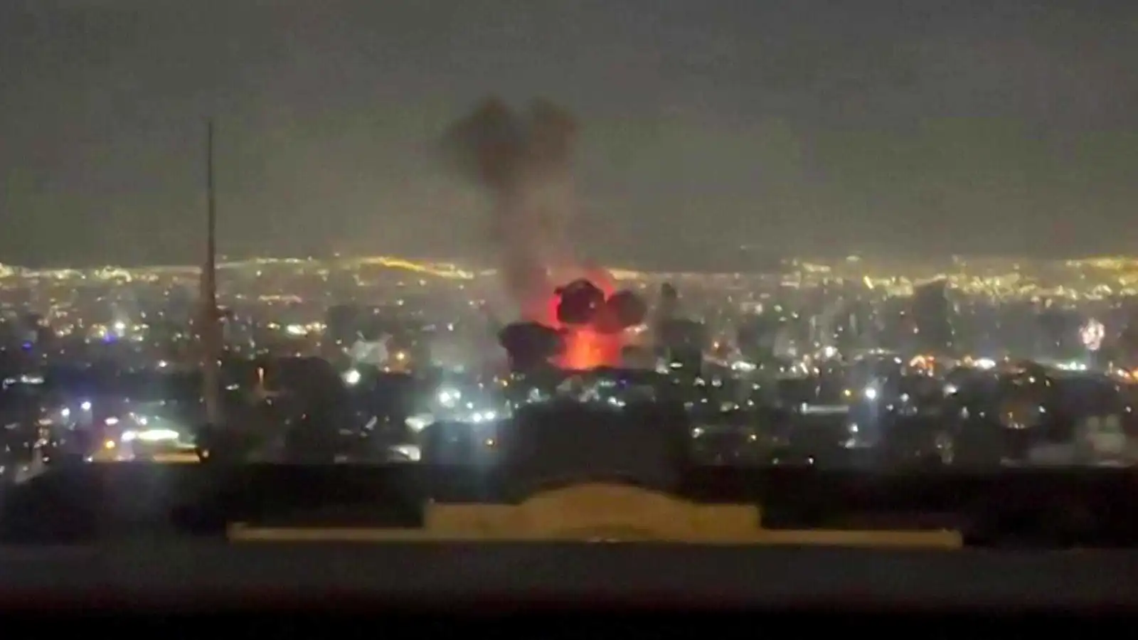 22 قتيلاً في قصف ميدان بطهران (فيديو وصور)