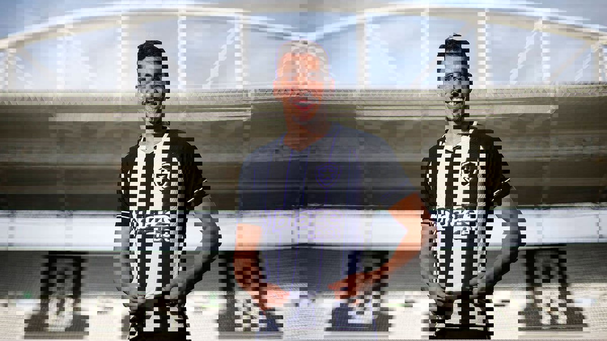 كارلوس إدواردو لاعب الأهلي السعودي ينتقل إلى بوتافوغو البرازيلي