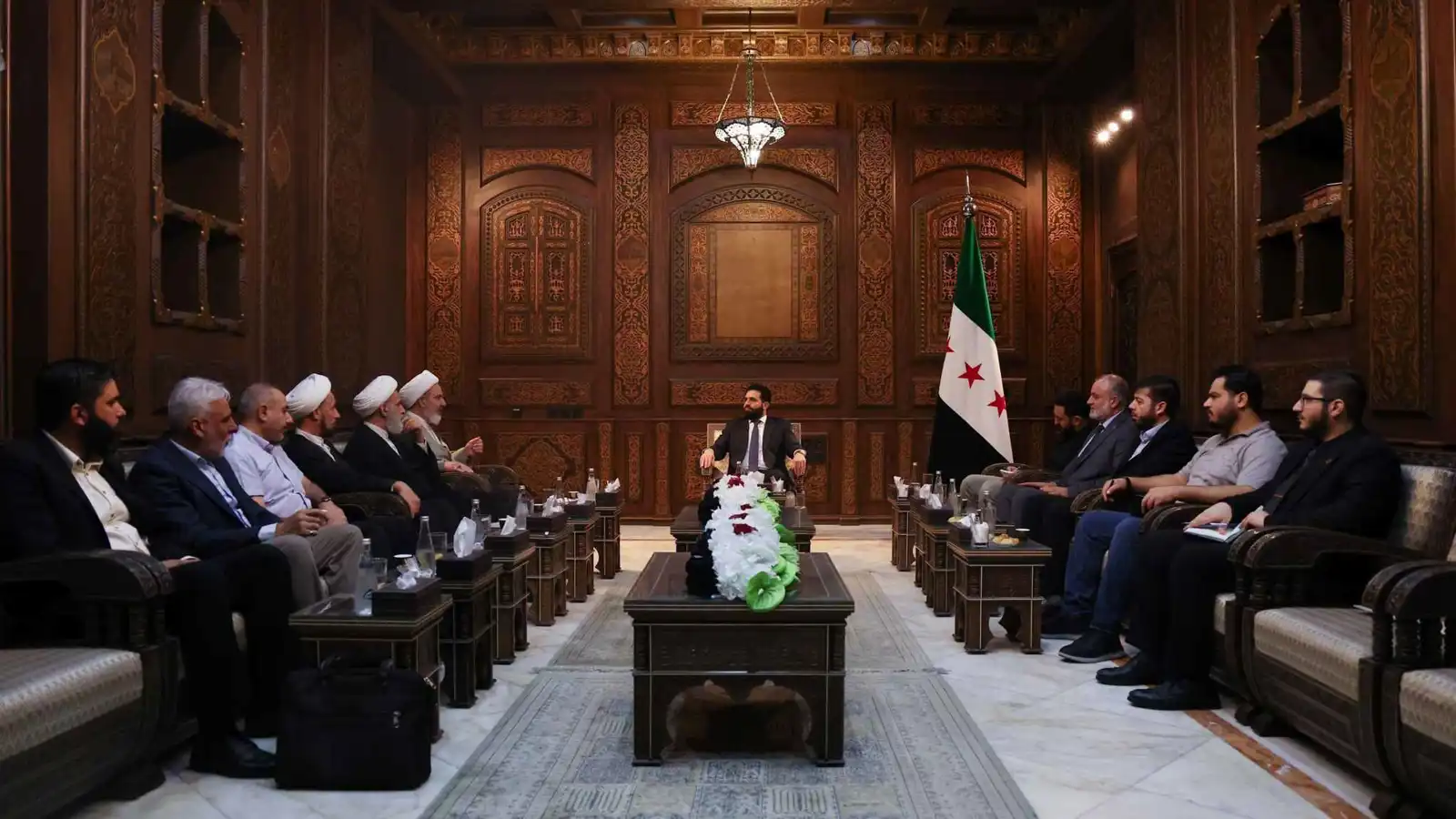 وزير الداخلية السوري يلتقي وجهاء المكون الشيعي في البلاد