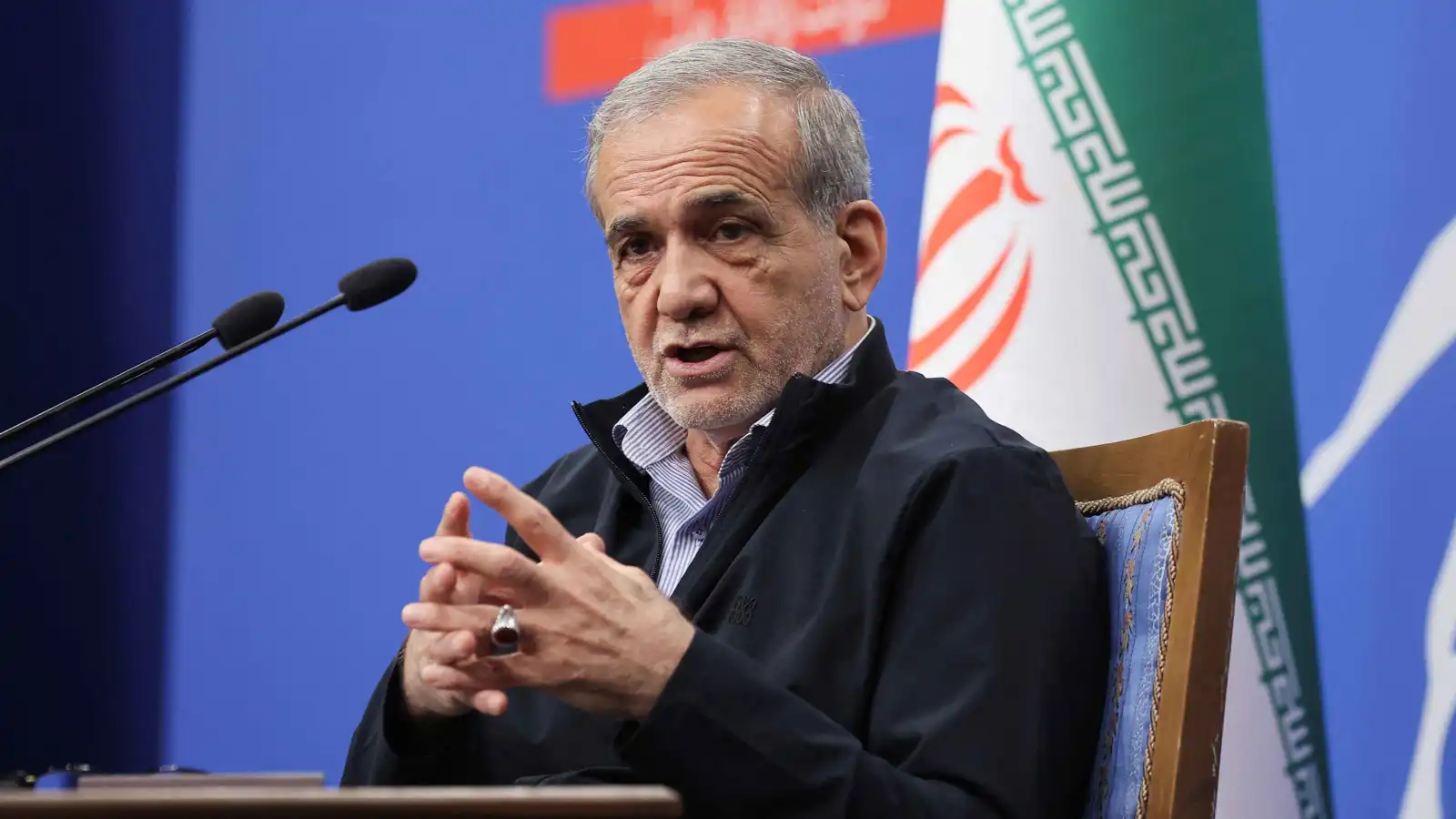 الرئاسة الإيرانية تعلق على أنباء "استقالة بزشكيان"