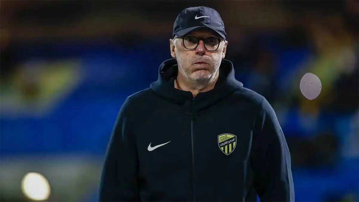 إجابة السؤال الغامض.. كم دفع الاتحاد السعودي لإقالة لوران بلان؟